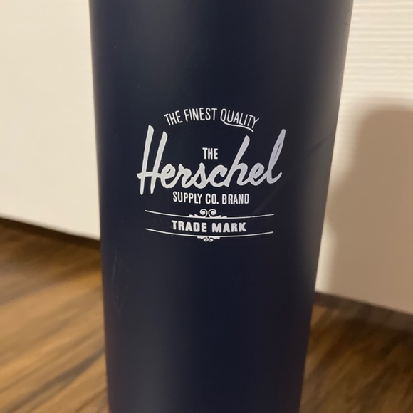 Herschel navy water bottle 18oz 530ml - Picture 2 of 14